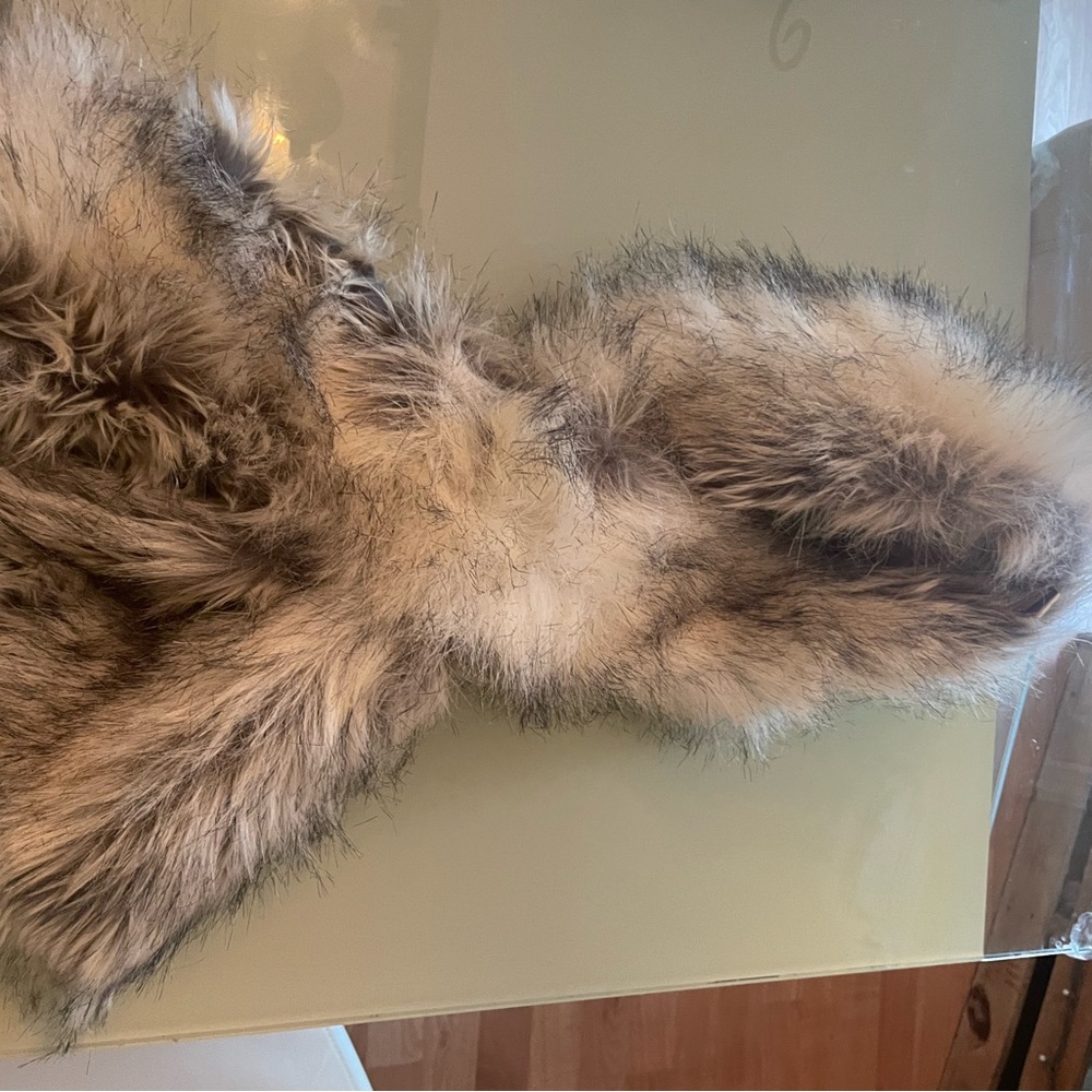 Canadian faux fox fur bridal wrap . Gorgeous quality . Royal scout co. Sold out. - Picture 2 of 8